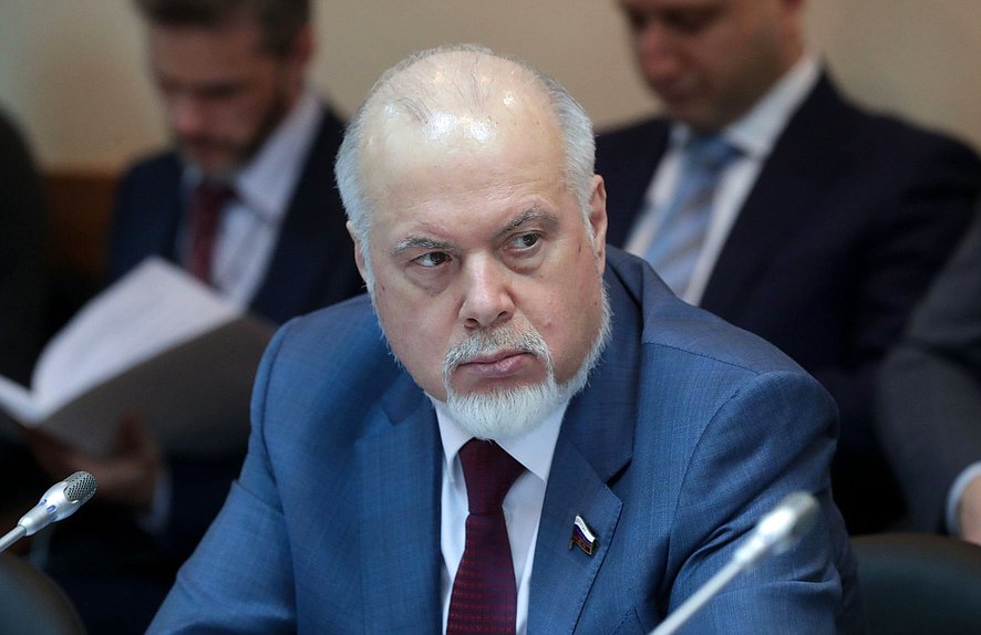 Член Комитета по экологии, природным ресурсам и охране окружающей среды Вадим Шувалов