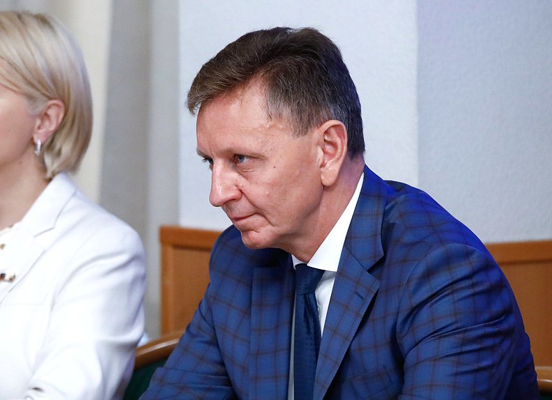 Первый заместитель Председателя Комитета по науке и высшему образованию Владимир Сипягин
