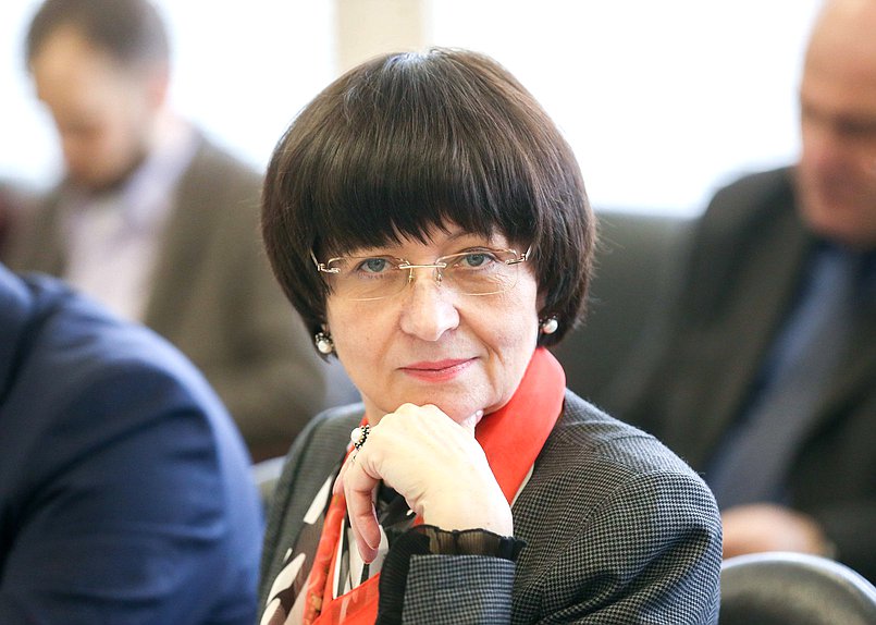Член Комитета по государственному строительству и законодательству Марина Беспалова