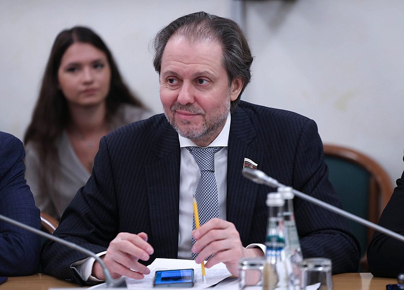 Член Комитета по экологии, природным ресурсам и охране окружающей среды Владимир Сысоев