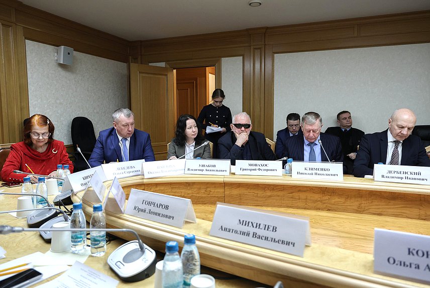 Заседание Круглого стола на тему "Нормативно-правовые аспекты обеспечения личных подсобных хозяйств и садоводов посадочным материалом"