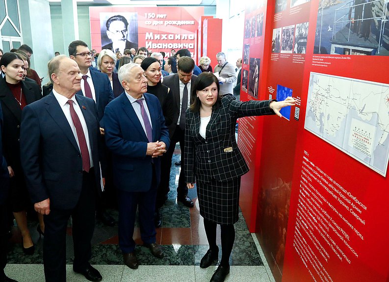 Руководитель фракции КПРФ Геннадий Зюганов и Председатель Комитета по развитию Дальнего Востока и Арктики Николай Харитонов