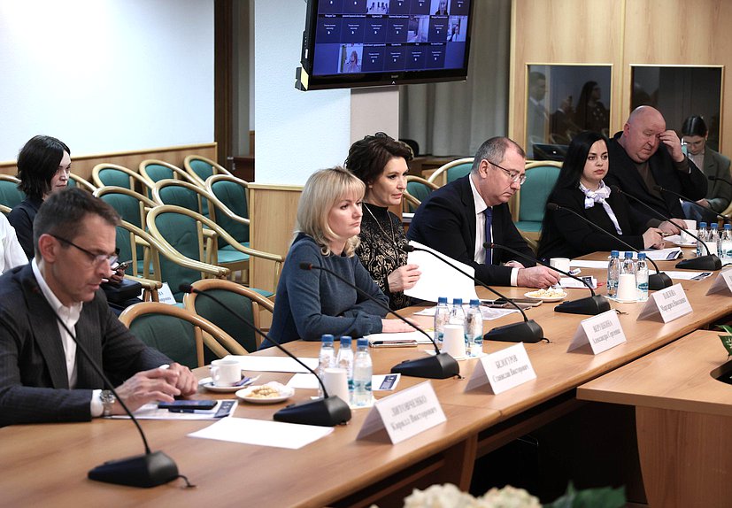 Круглый стол на тему «О совершенствовании федерального законодательства в части защиты женщин от склонения к искусственному прерыванию беременности»