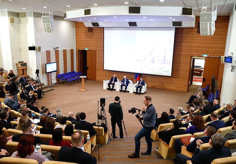 Парламентские слушания на тему «О проекте Основных направлений развития финансового рынка Российской Федерации на 2026 год и период 2027 и 2028 годов»