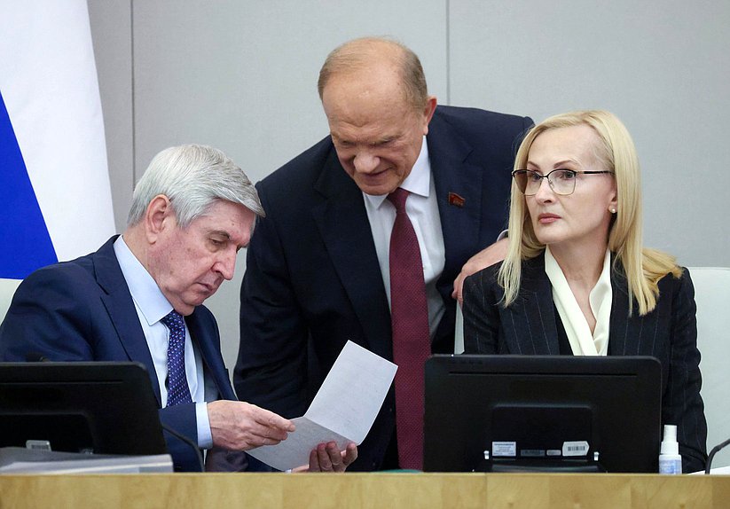 Первый заместитель Председателя Государственной Думы Иван Мельников, заместитель Председателя Государственной Думы Ирина Яровая и руководитель фракции КПРФ Геннадий Зюганов