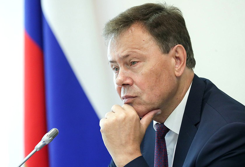 Первый заместитель Председателя Комитета по экономической политике, промышленности, инновационному развитию и предпринимательству Николай Арефьев