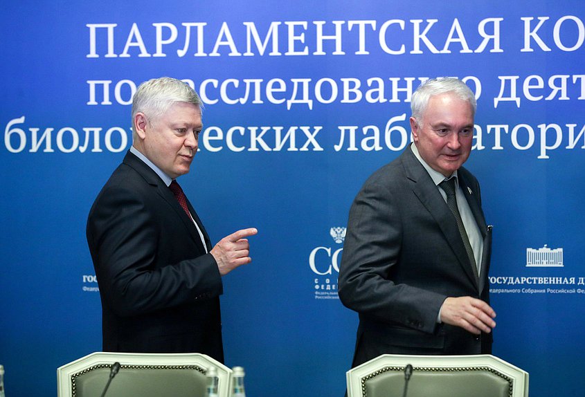 Председатель Комитета по безопасности и противодействию коррупции Василий Пискарев и Председатель Комитета по обороне Андрей Картаполов