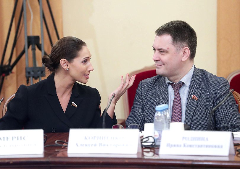 Парламентские слушания Комитета по защите семьи, вопросам отцовства ...