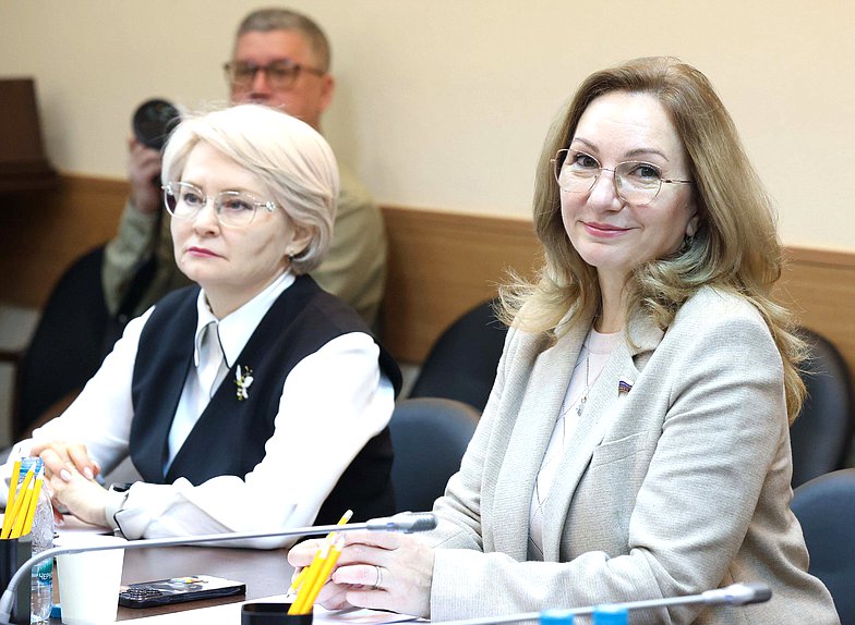 Члены Комитета по просвещению Эльвира Аиткулова и Лариса Тутова