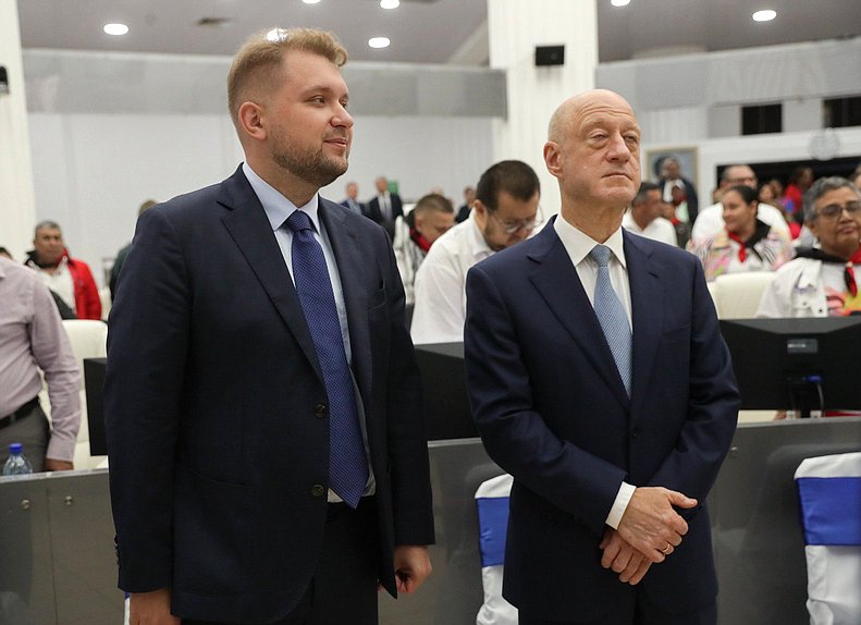 Jefes Adjuntos de la Duma Estatal Boris Chernyshov y Alexander Babakov