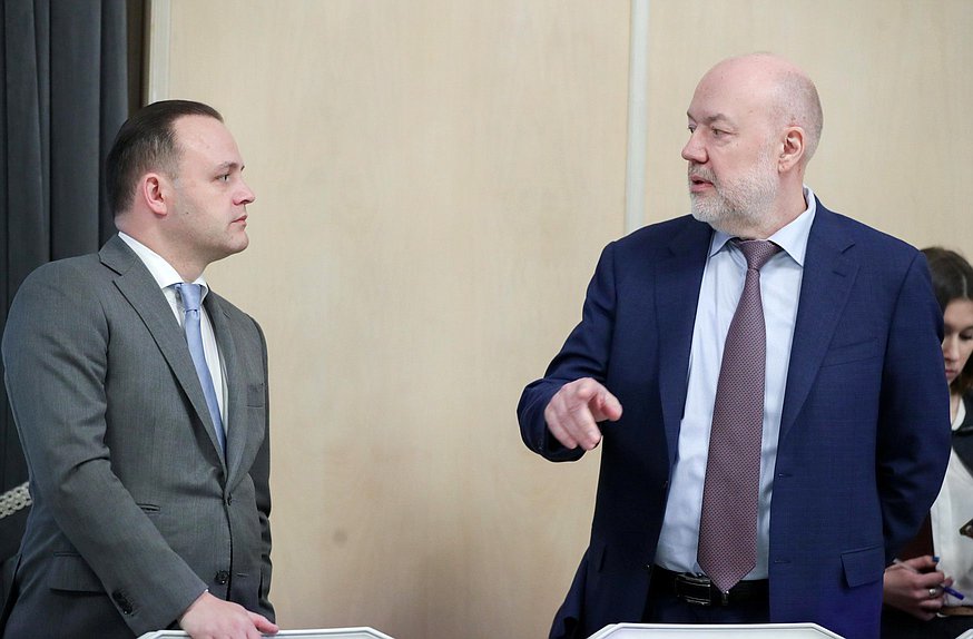 Deputy Chairman of the State Duma Vladislav Davankov and Chairman of the Committee on State Building and Legislation Pavel Krasheninnikov