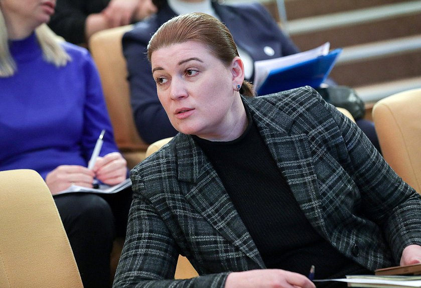 Член Комитета по защите семьи, вопросам отцовства, материнства и детства Василина Кулиева