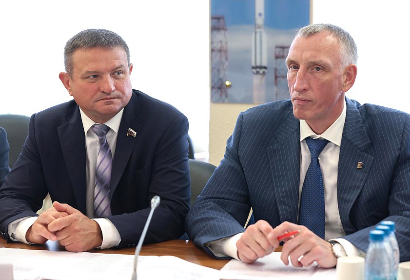 Заместитель Председателя Комитета по промышленности и торговле Александр Дроздов и Первый заместитель Председателя Комитета Александр Козловский