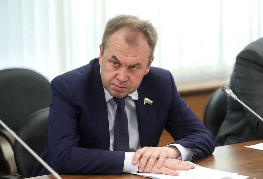 Заместитель Председателя Комитета по экономической политике Станислав Наумов