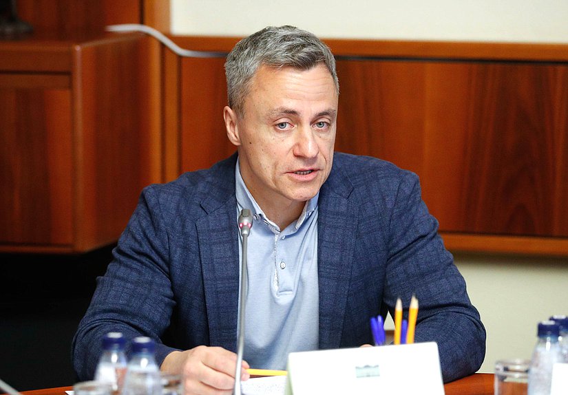 Заседание Комитета по вопросам собственности, земельным и имущественным ...