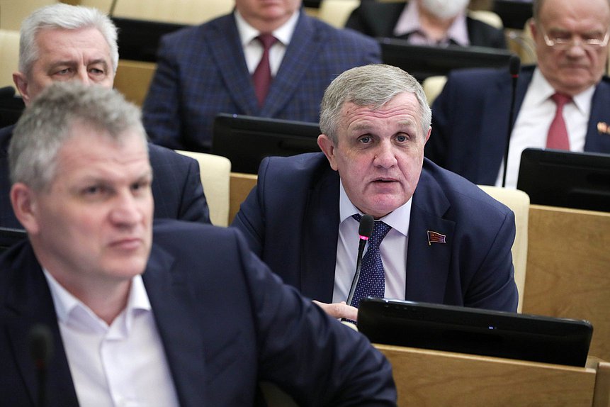 Первый заместитель Председателя Комитета по труду, социальной политике и делам ветеранов Николай Коломейцев