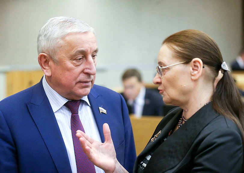 Председатель Комитета по региональной политике и проблемам Севера и Дальнего Востока Николай Харитонов и член Комитета по региональной политике и проблемам Севера и Дальнего Востока Валентина Рудченко