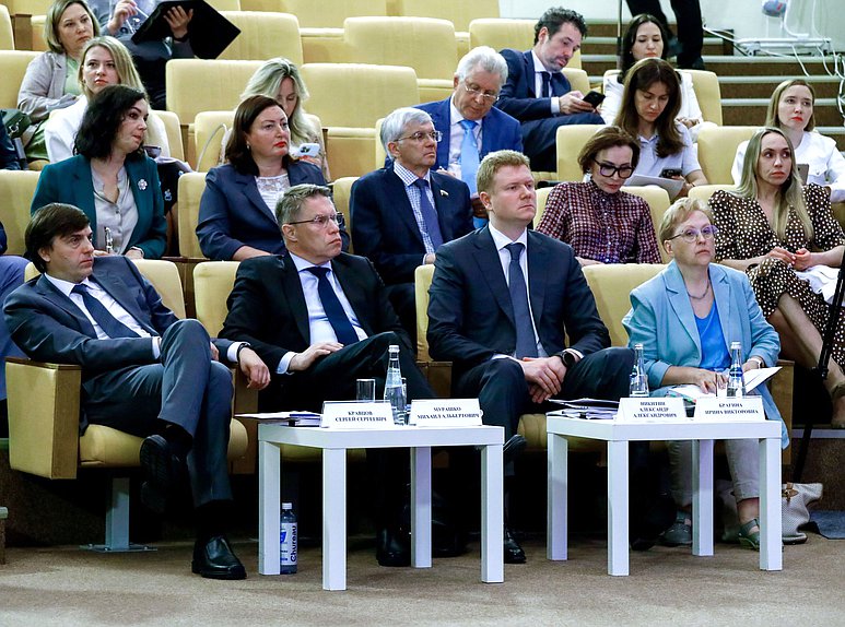 Министр просвещения РФ Сергей Кравцов, Министр здравоохранения РФ Михаил Мурашко, статс-секретарь — заместитель Министра спорта РФ Александр Никитин и заместитель руководителя Роспотребнадзора Ирина Брагина