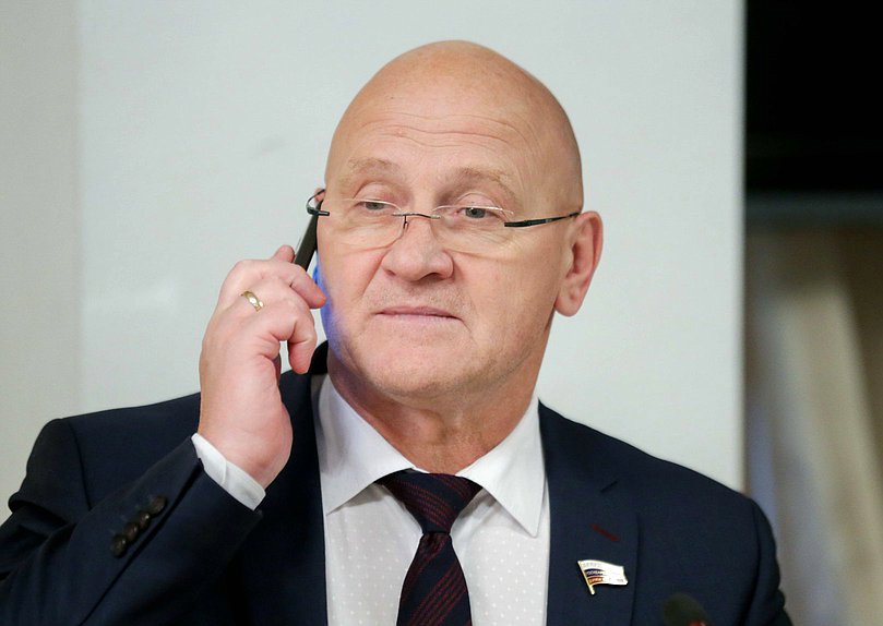 Член Комитета по природным ресурсам, собственности и земельным отношениям Константин Слыщенко