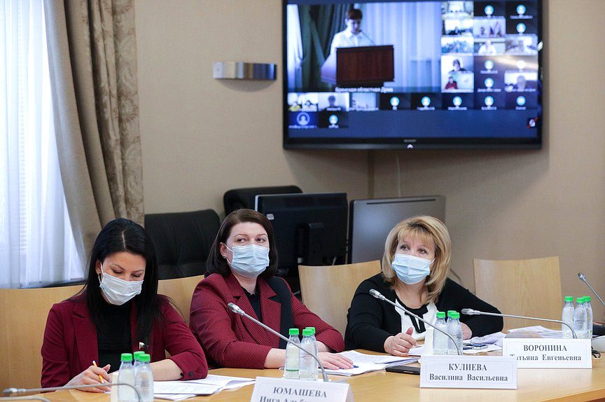 Круглый стол «Реализация национального проекта «Демография» в Брянской области: поддержка семей с детьми»