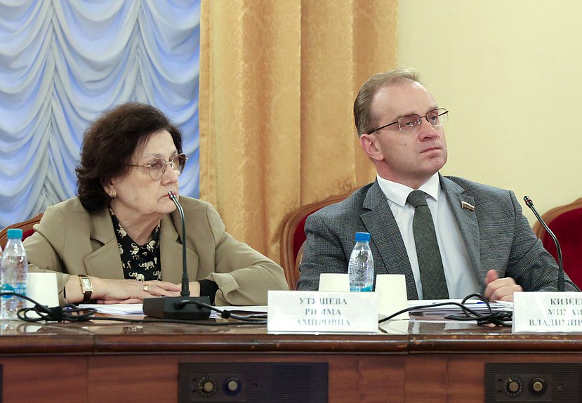 Члены Комитета по охране здоровья Римма Утяшева и Михаил Кизеев
