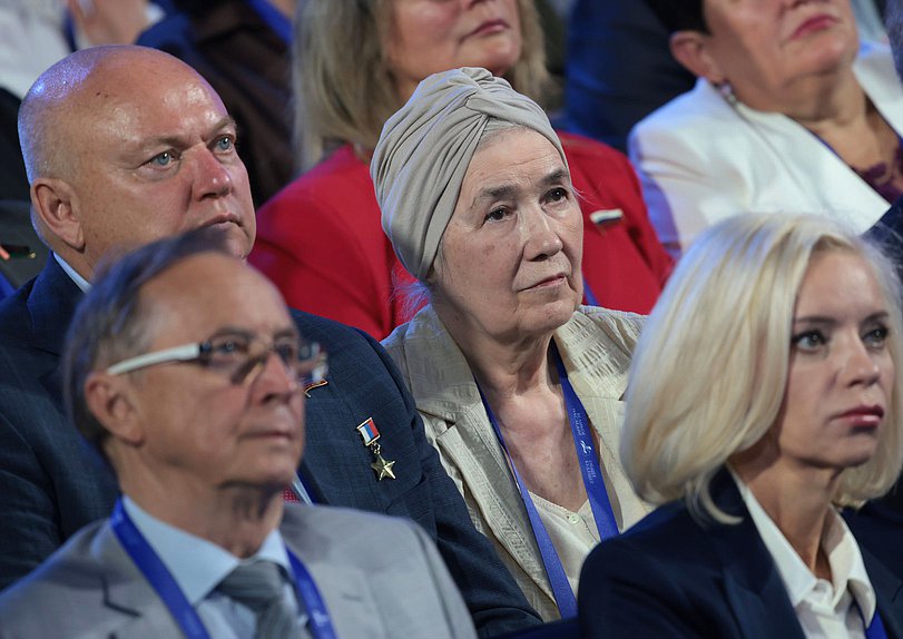 Jefa de la Comisión para garantizar los derechos de los ciudadanos a la vivienda Galina Khovanskaya. Sesión plenaria del Foro Internacional “Gran legado – futuro común”