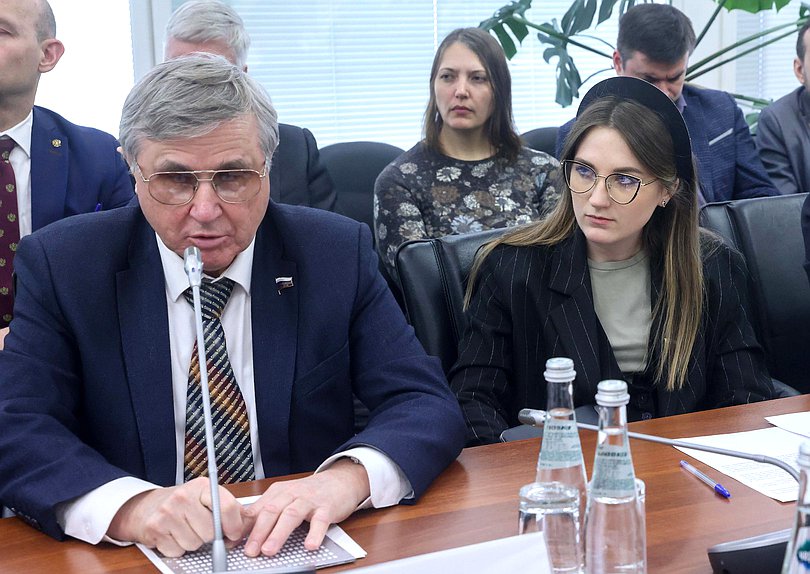 Первые заместители Председателя Комитета по науке и высшему образованию Олег Смолин и Ксения Горячева