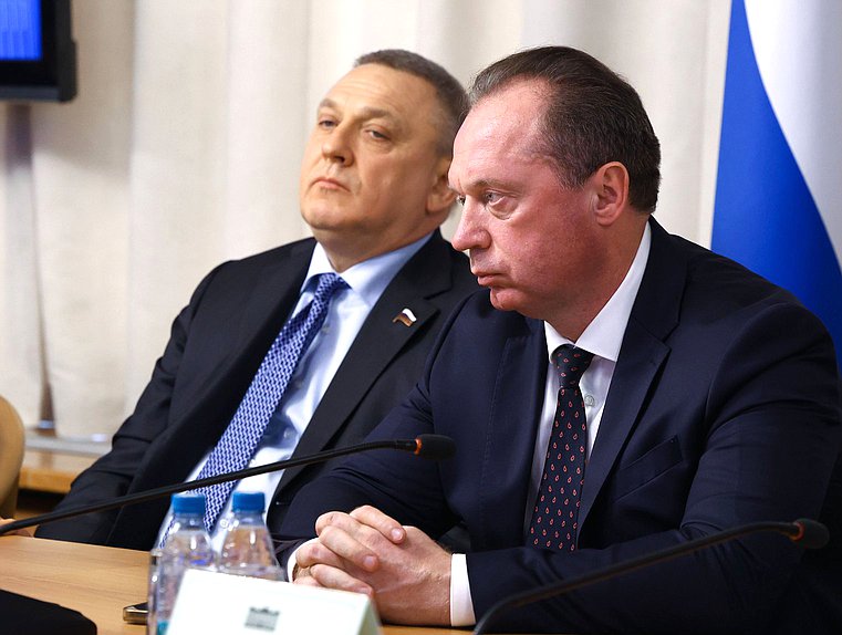 Член Комитета по вопросам собственности, земельным и имущественным отношениям Сергей Антошин