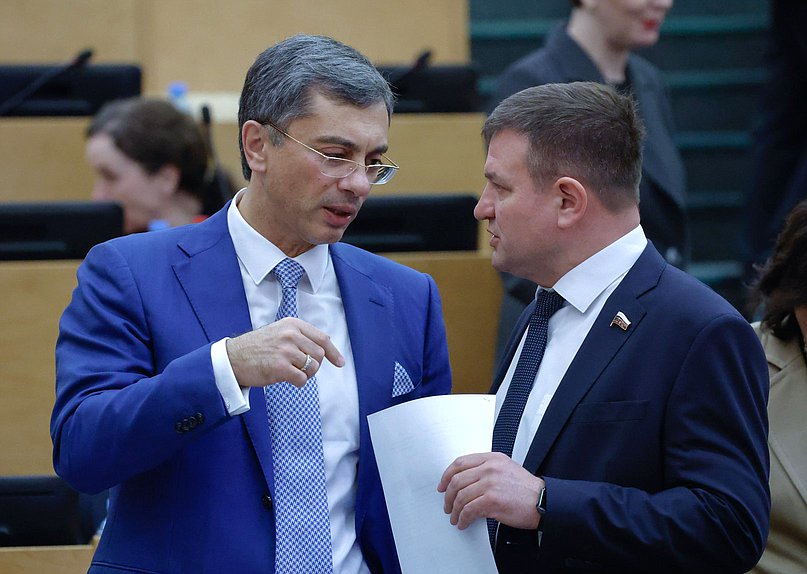 Председатель Комитета по промышленности и торговле Владимир Гутенев и заместитель Председателя Комитета Александр Дроздов