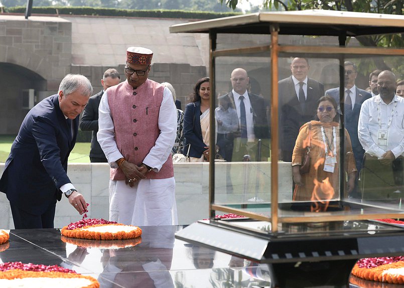 Chairman and members of the State Duma paid tribute to the memory of the fighter for independence of India Mahatma Gandhi
