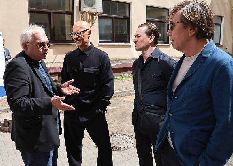 Генеральный директор киноконцерна «Мосфильм» Карен Шахназаров, продюсер и режиссер Федор Бондарчук, художественный руководитель МХАТ имени М. Горького, актер Сергей Безруков и режиссер Ренат Давлетьяров