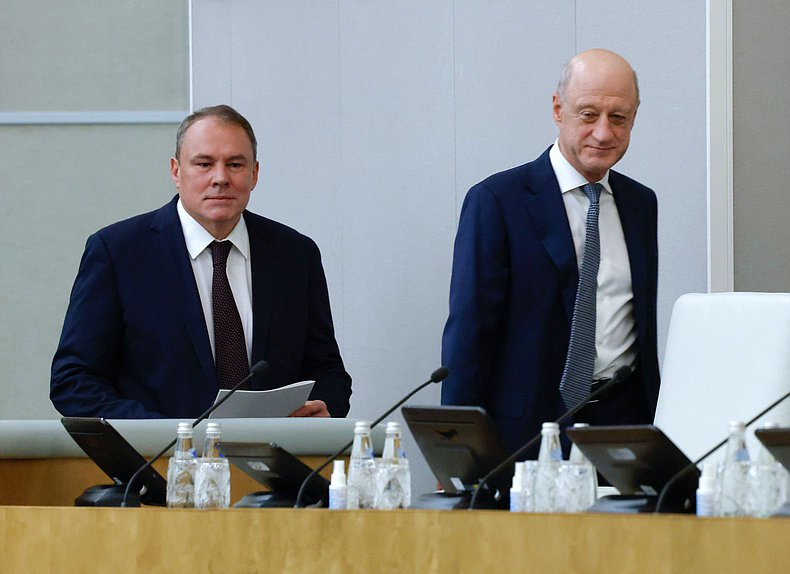 Заместители Председателя Государственной Петр Толстой и Александр Бабаков