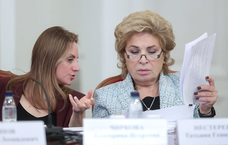 Заместитель председателя правления банка «Открытие» Татьяна Нестеренко (справа)