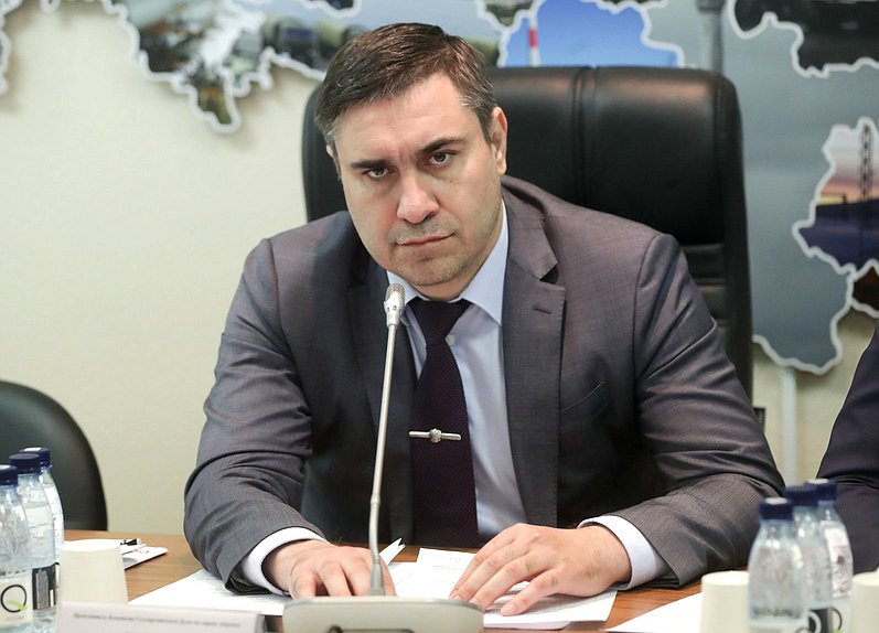 Председатель Комитета по охране здоровья Дмитрий Хубезов