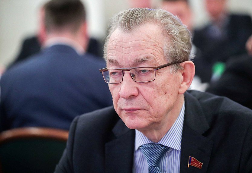 Член Комитета по контролю и Регламенту Владимир Поздняков