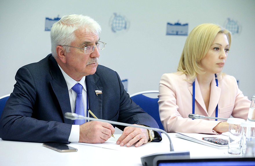 Deputy Chairman of the Committee on International Affairs Aleksei Chepa and Deputy Chairwoman of the State Duma Olga Timofeeva