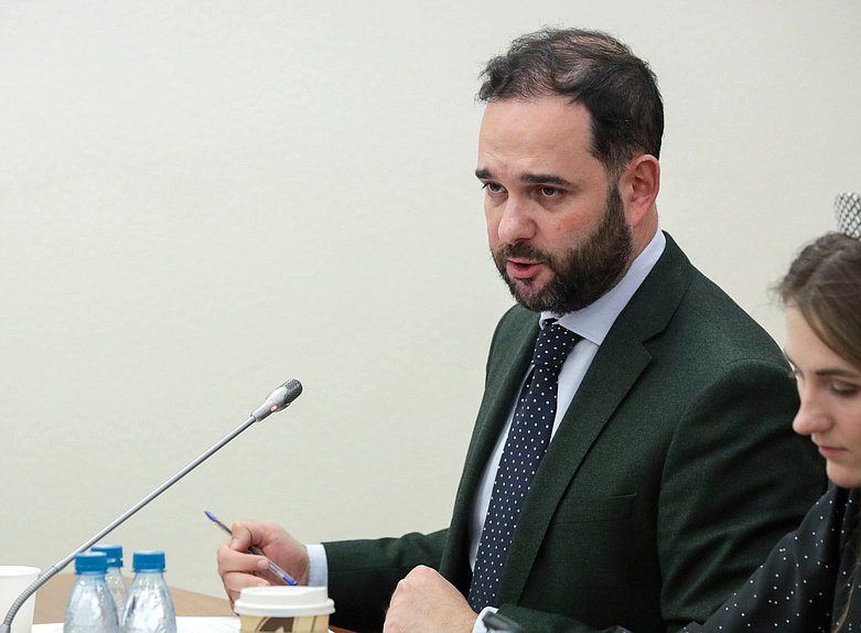 Первый заместитель Председателя Комитета по науке и высшему образованию Александр Мажуга