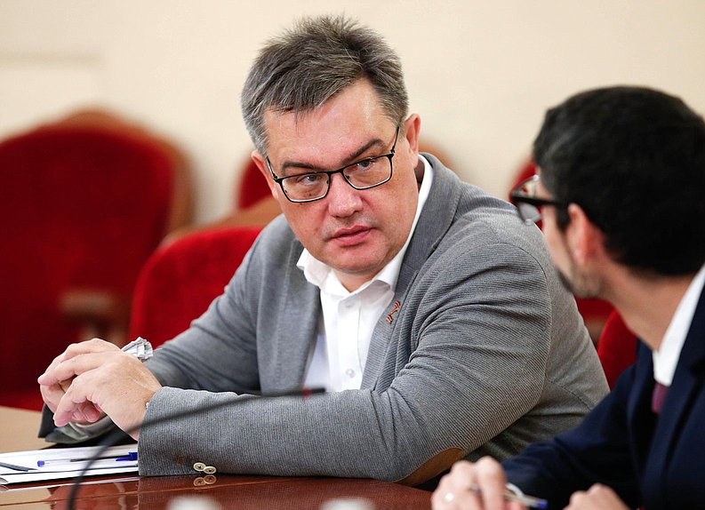 Заседание рабочей группы по выработке предложений, направленных на своевременное обеспечение качественными жилыми помещениями лиц из числа детей-сирот и детей, оставшихся без попечения родителей