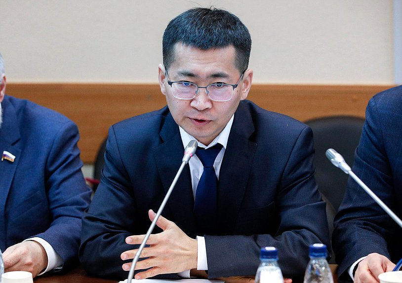 Член Комитета по экологии, природным ресурсам и охране окружающей среды Николай Будуев