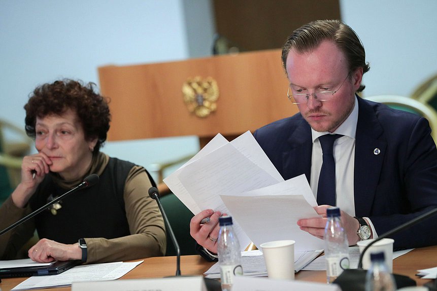 Заседание круглого стола Комитета по экологии, природным ресурсам и охране окружающей среды на тему «Правовое регулирование и особенности обращения с иными видами отходов (медицинскими строительными и т. д.)»