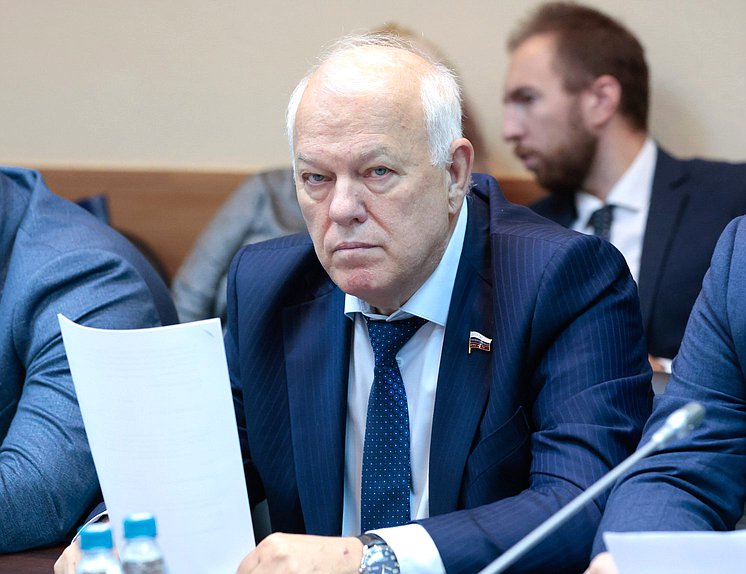 Член Комитета по экологии, природным ресурсам и охране окружающей среды Анатолий Грешневиков