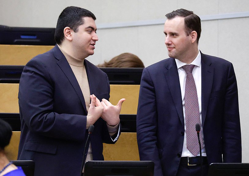 Заместитель Председателя Комитета по экологии, природным ресурсам и охране окружающей среды Георгий Арапов и Председатель Комитета по малому и среднему предпринимательству Александр Демин