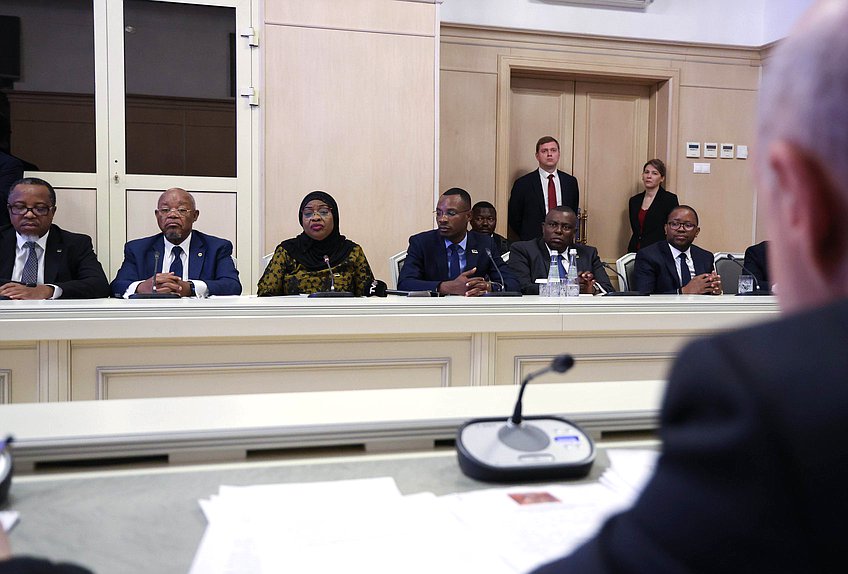 Встреча заместителя Председателя Государственной Думы Александра Бабакова с Председателем Ассамблеи Республики Мозамбик Маргаридой Адамужи Талапой