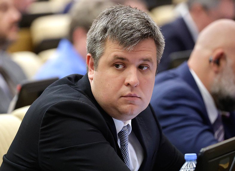 Заместитель Председателя Комитета по молодежной политике Александр Толмачев