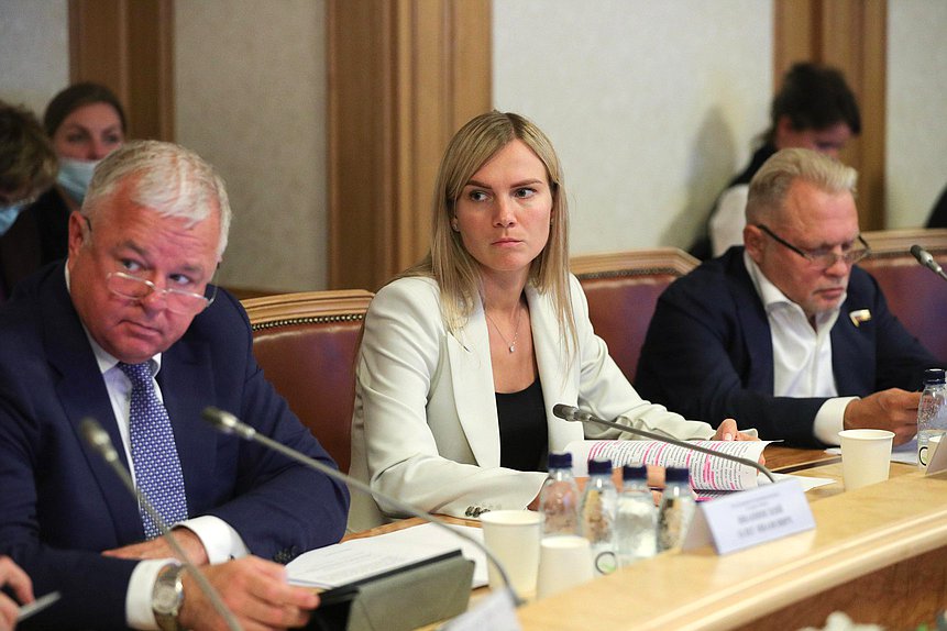 Член Комитета по охране здоровья Юлия Дрожжина