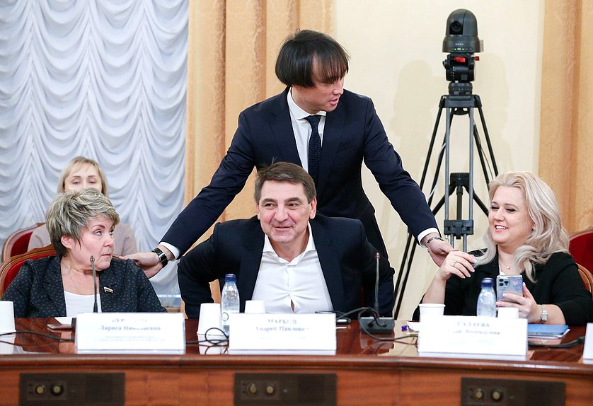 Председатель Комитета по туризму и развитию туристической инфраструктуры Сангаджи Тарбаев и члены Комитета Лариса Буранова, Андрей Марков и Алла Салаева