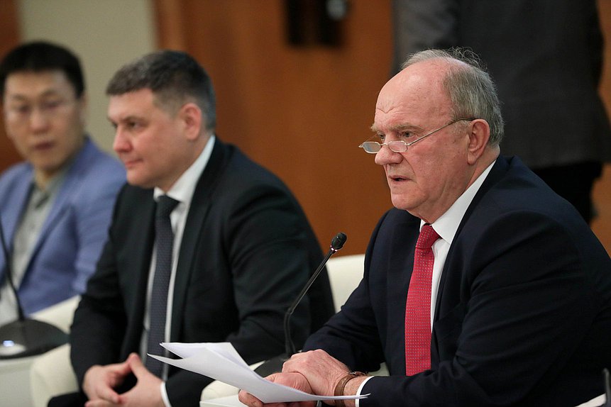 Руководитель фракции КПРФ Геннадий Зюганов