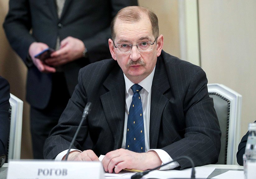 Заместитель директора Департамента МИД России по вопросам новых вызовов и угроз Алексей Рогов