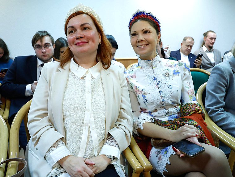 Круглый стол на тему «Реализация Основ государственной политики по сохранению и укреплению традиционных российских духовно-нравственных ценностей в медиапространстве»