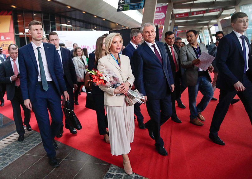 Chairman of the State Duma Vyacheslav Volodin and Chairwoman of the Committee on Culture Olga Kazakova near Russia's bookstands at the New Delhi World Book Fair